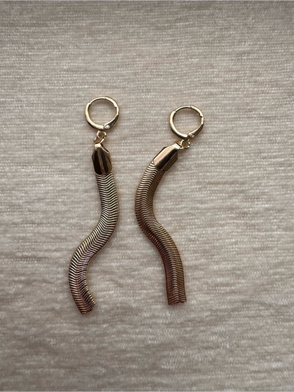 🛍️3/$45🛍️ Gold-tone Drop Hoop Earrings